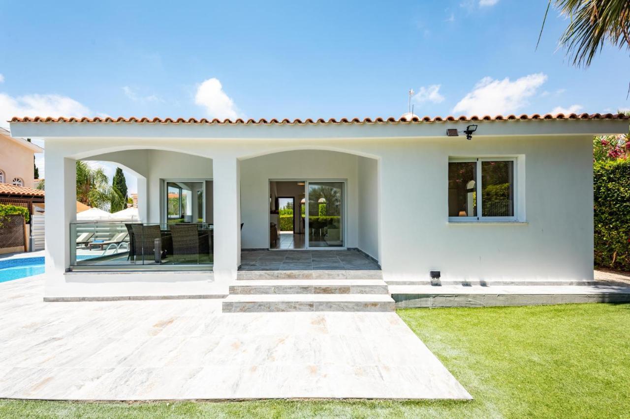 Bungalow Mikaella By Ezoria Villas Coral Bay Exterior photo