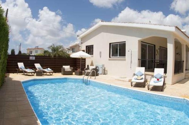 Bungalow Mikaella By Ezoria Villas Coral Bay Exterior photo